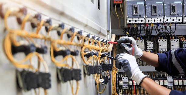 Professional Electrician technician working in West Dundee, IL